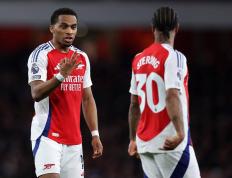 PG电子官方-利物浦全力以赴英超榜首之争悬念重重