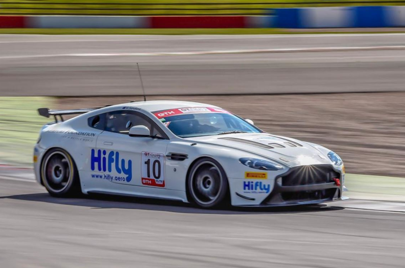 PG平台-包含阿斯顿马丁轻取梅赛德斯，塞恩斯刷新纪录的词条